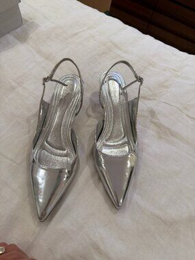 BCBGeneration Kittie Slingback Kitten Heel Pump Silver Size 9.5